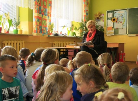 Powiększ obraz: Akcja Cała Polska czyta dzieciom 