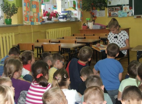 Powiększ obraz: Cała Polska czyta dzieciom 2015