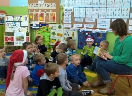 Powiększ obraz: Cała Polska czyta dzieciom w przedszkolu - grudzień 2016