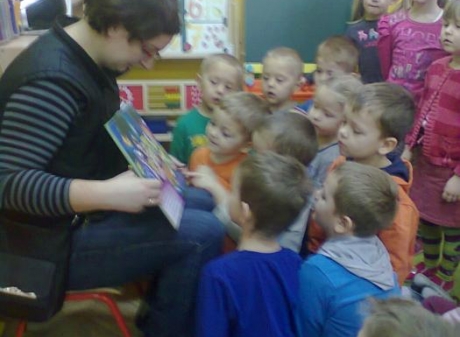 Powiększ obraz: Cała Polska czyta dzieciom - udział przedszkolaków w akcji