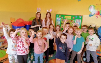 Dziś naszą szkołę odwiedziły króliczki wielkanocne! 